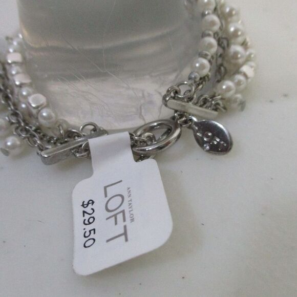 Ann Taylor LOFT Pearlized Delicate Charm white and silver Bracelet NWT 29.50 - Picture 2 of 6
